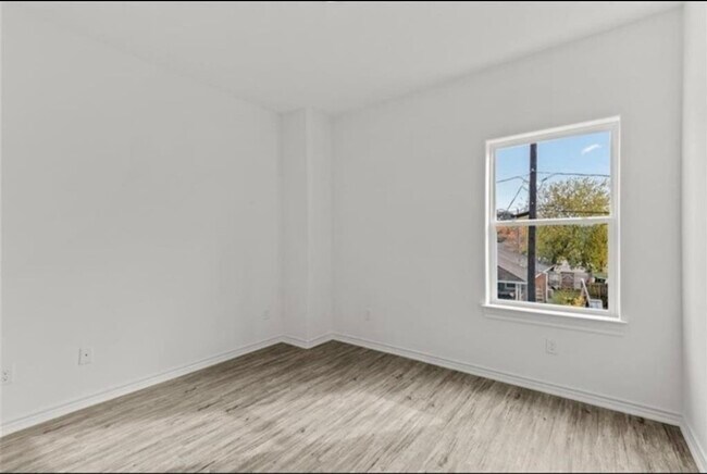 Building Photo - 3233 Real St