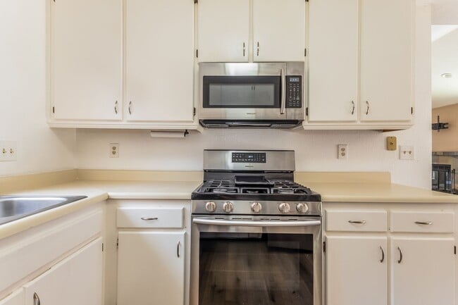 Building Photo - PURE Property Management Presents: Delightful 4 Bed 2 Bath Near Pioneer Park