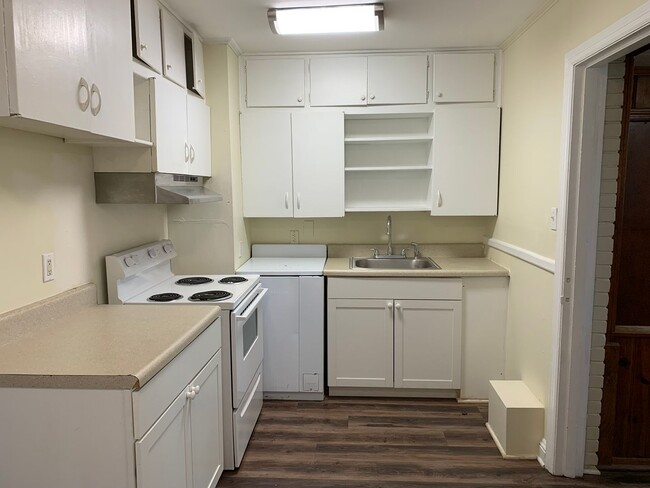 Building Photo - Charming 2 BR, 1 BA House - Coming Soon