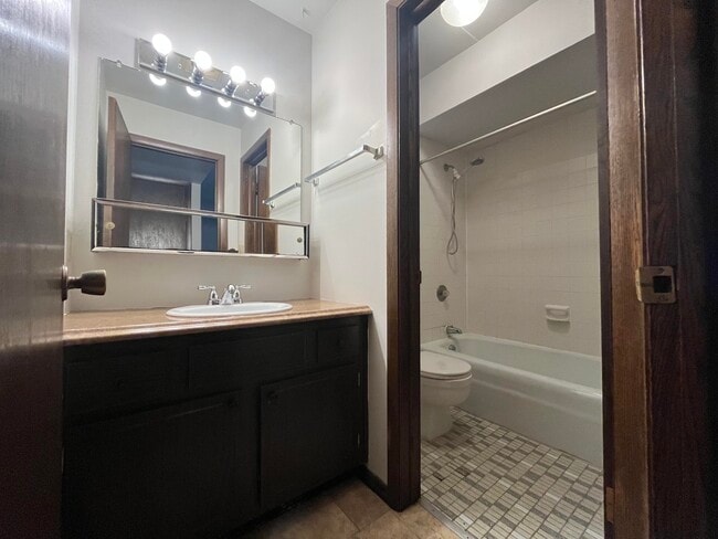 Building Photo - 6155 W Cold Spring Rd