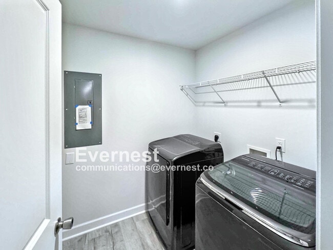 Building Photo - 3902 Fairall Dr