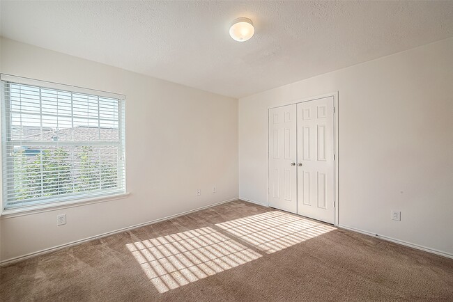 Building Photo - 17210 Double Lilly Dr