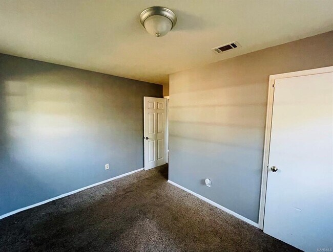 Building Photo - 1653 N Yarbrough Ct