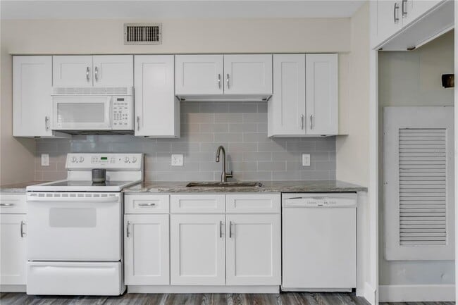 Building Photo - 4510 La Capri Ct
