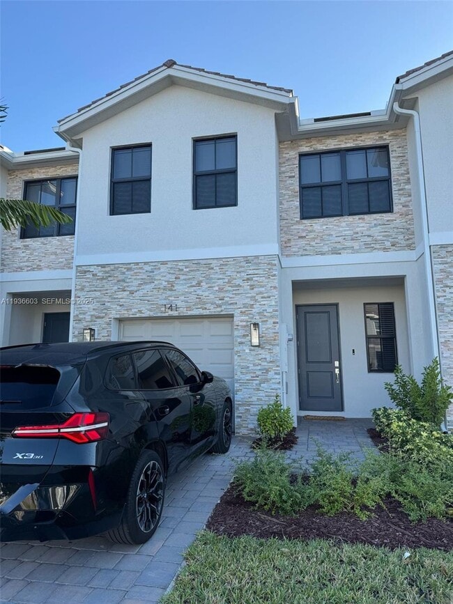 Building Photo - 141 NE 13th St