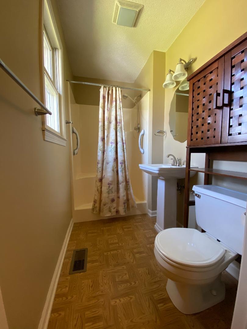 Master bathroom - 232 Gene Moretz Ln