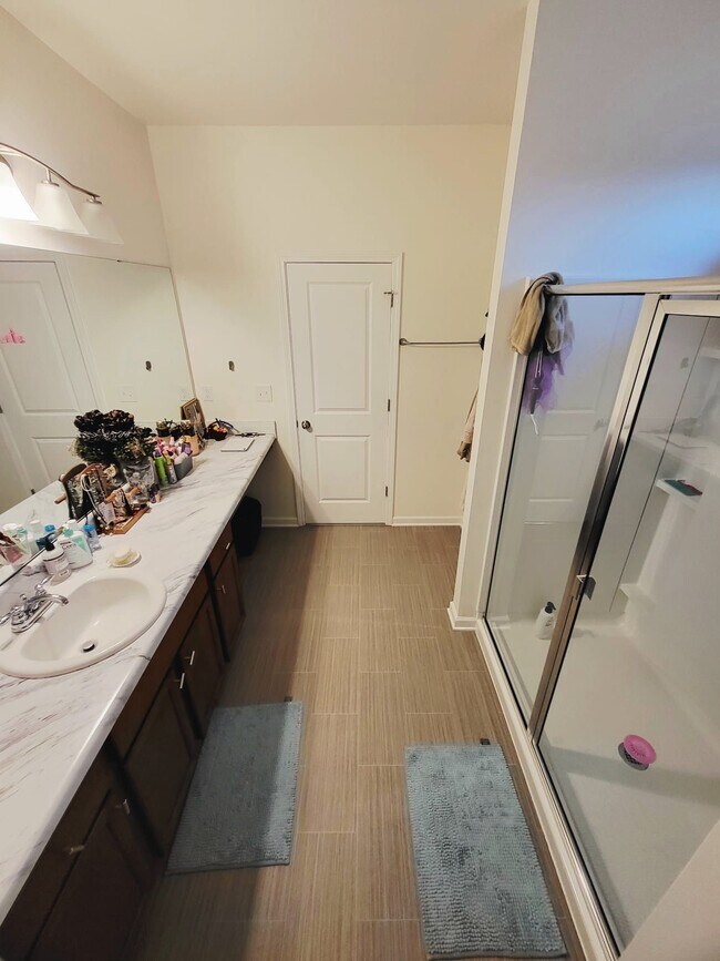 Building Photo - 366 Crandon Rd