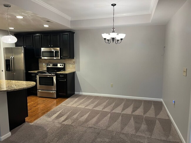 Building Photo - Lovely Bridgepoint Condo with Many Upgrades!