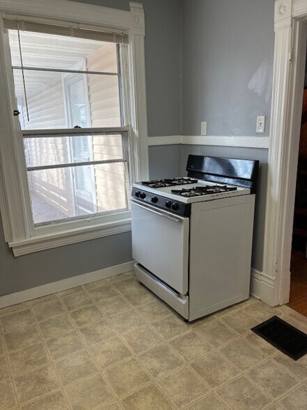 Building Photo - 1046 E Gorham St