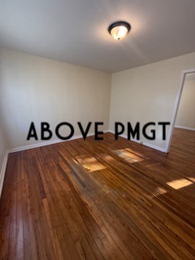 Building Photo - Renovated 1 bed, 1 bath duplex