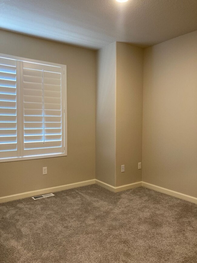 Building Photo - Beautiful Newer Home in Tigard