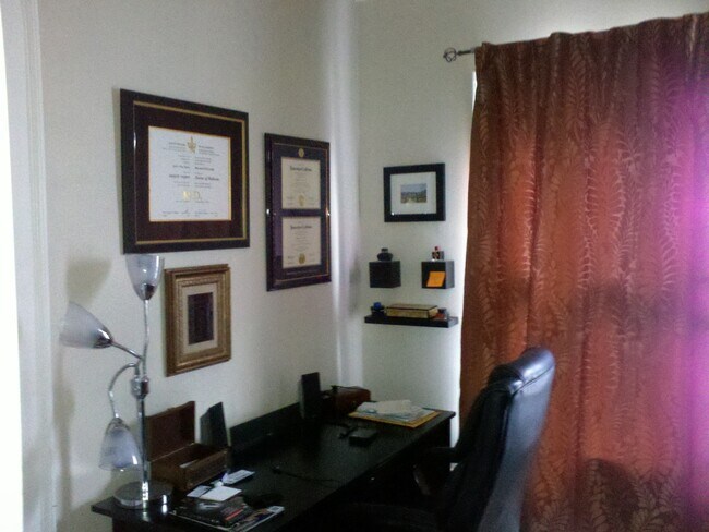 Building Photo - 299 Richmond Ave