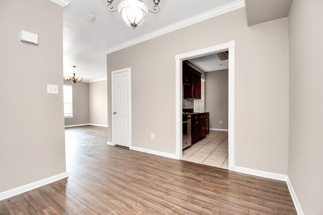 Building Photo - 2255 Braeswood Park Dr