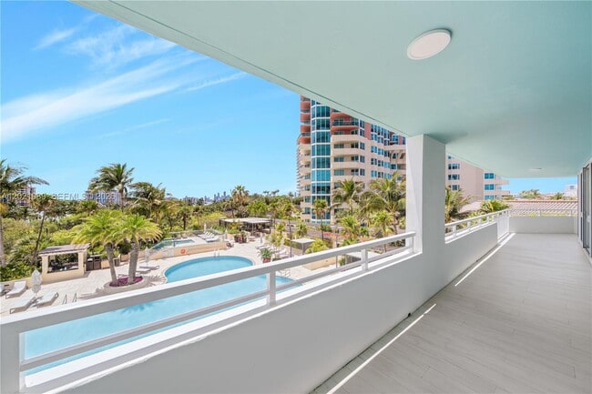 Building Photo - 400 South Pointe Dr