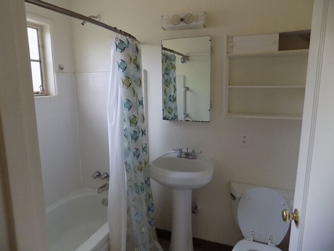 Building Photo - 2537 Greta Pl