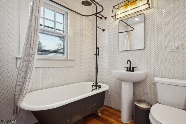 Building Photo - 17 Beekman St