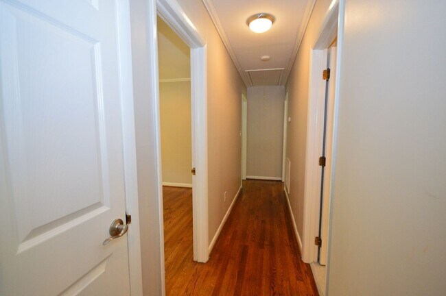 Building Photo - 304 Arrundale Dr