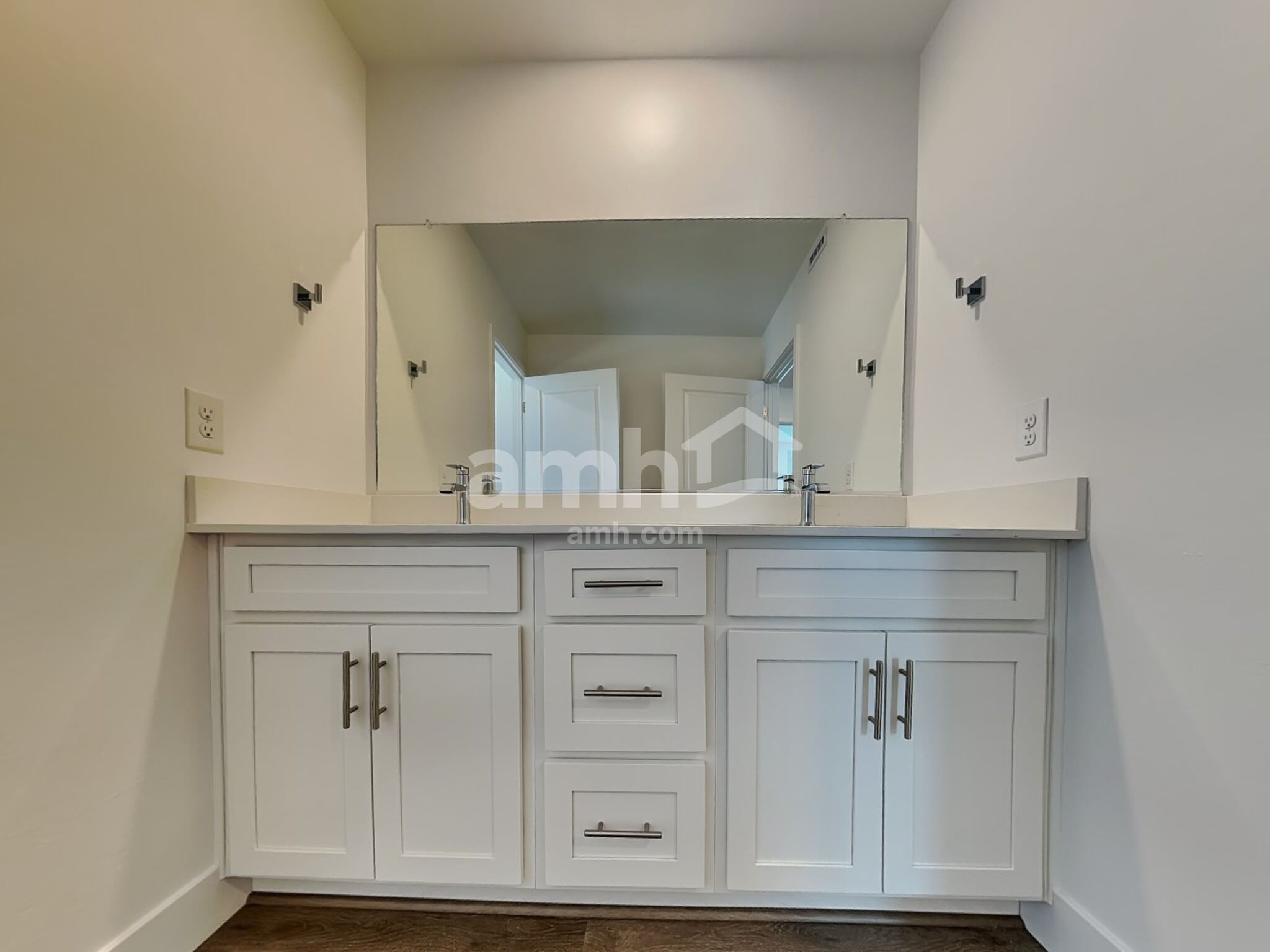 Building Photo - 9612 Harkes Dr