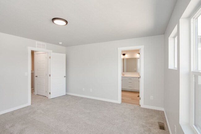 Building Photo - Incredible Townhomes. You’re New Home is Waiting.