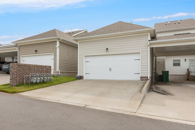 Building Photo - 1436 White Dutch Ln