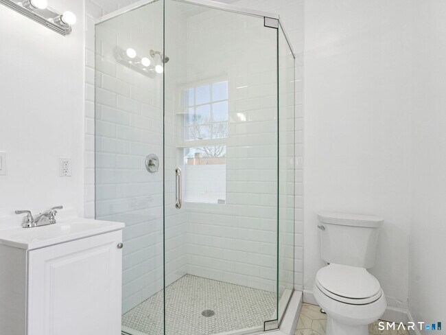 Building Photo - 1911 Summer St