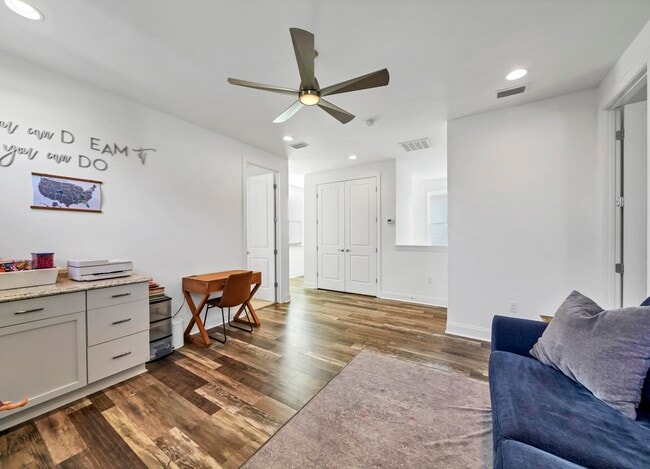 Building Photo - 175 Christian Dr