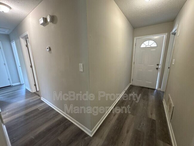 Building Photo - 2941 Rollingwood Dr