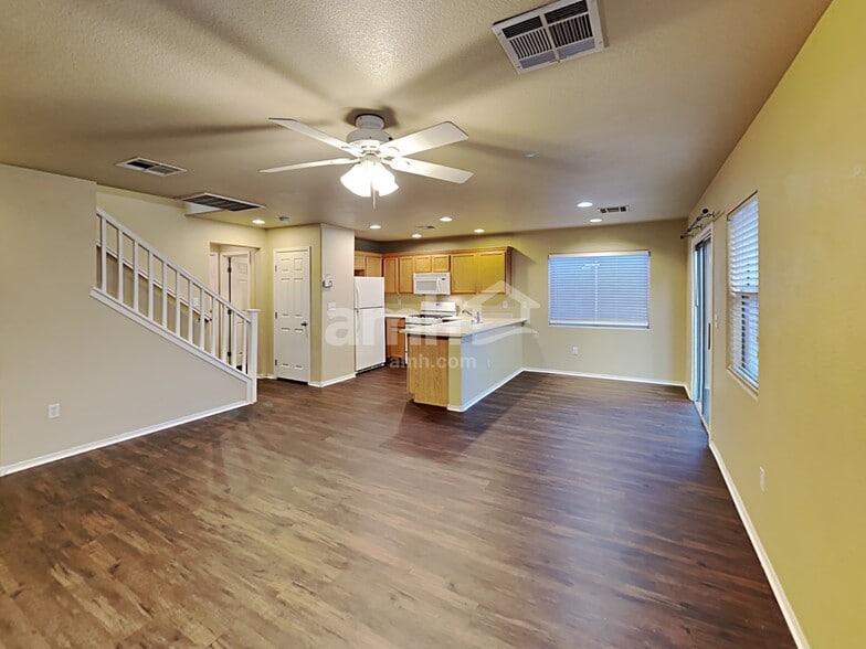 Building Photo - 3909 Bayamon St