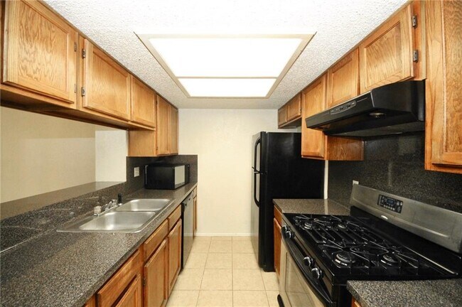 Building Photo - 12303 Deer Falls Dr