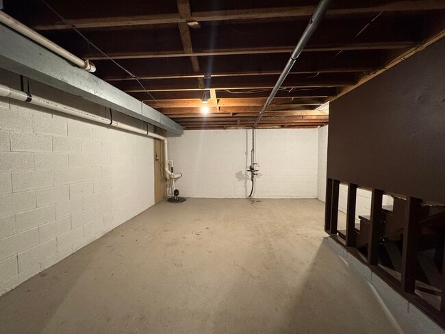 Building Photo - 6457 N 106th St
