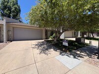Building Photo - 1721 N Fairway Dr