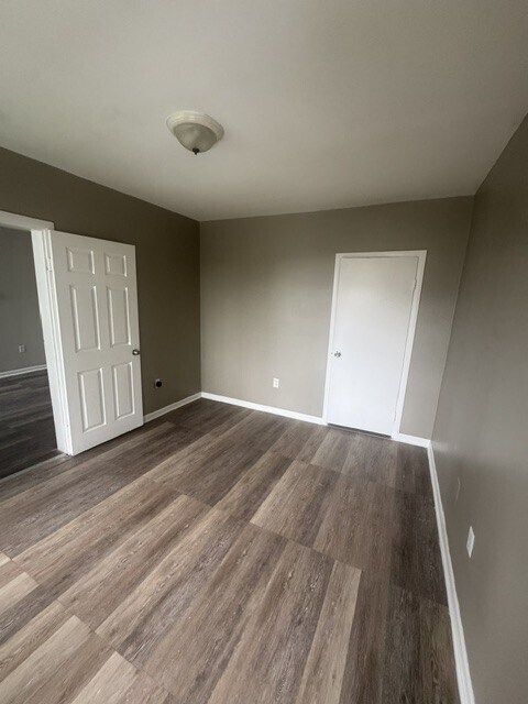 Building Photo - 2917 Poplar Terrace