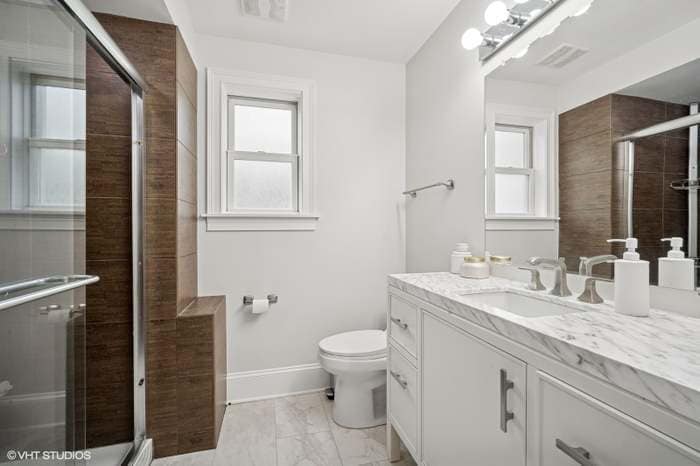 Bathroom - 2512 W Lyndale St