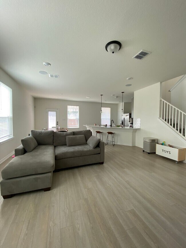 Building Photo - NEAR MEDICAL CENTER AND UTSA! BEAUTIFUL 2 ...