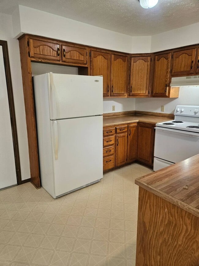 Building Photo - 607/609 W. Edgewood