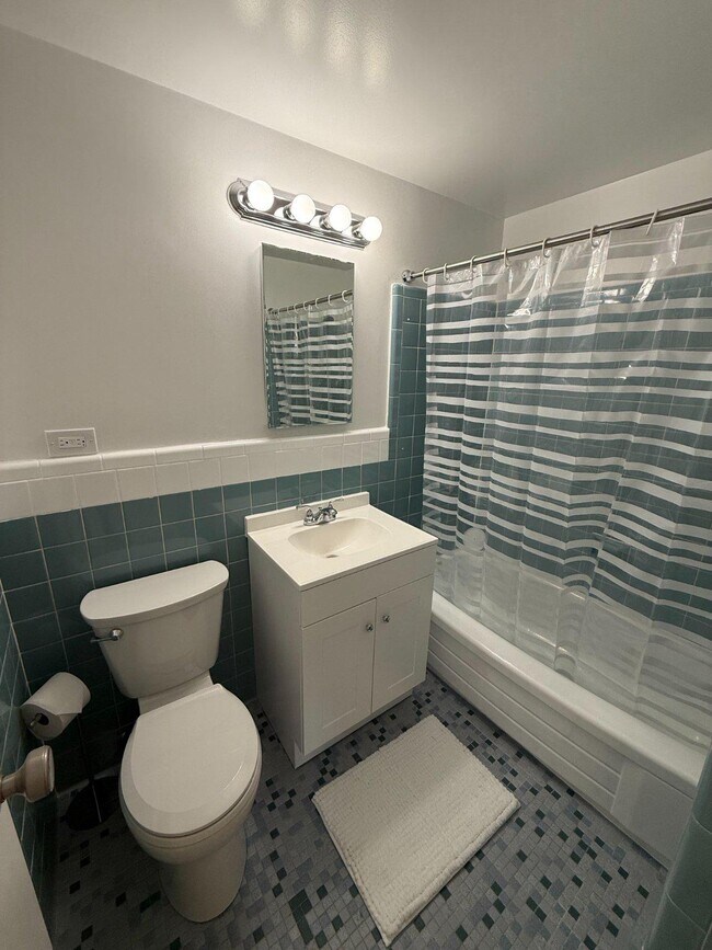 Building Photo - 4390 Lorcom Ln