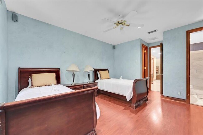 Building Photo - 4200 Coral Hills Dr