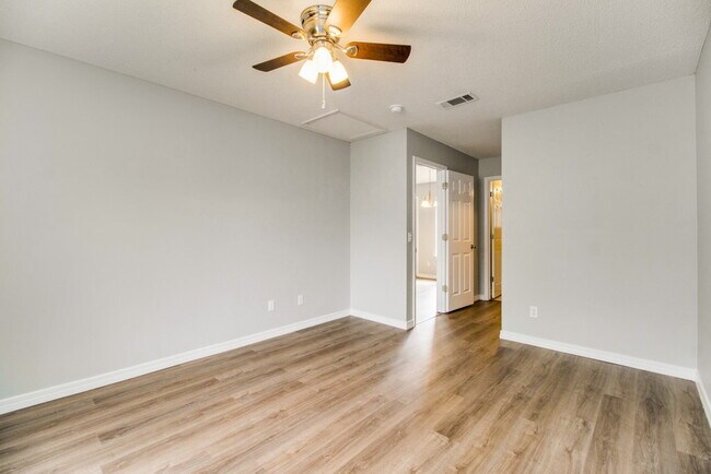 Building Photo - 1015 Sable Dr