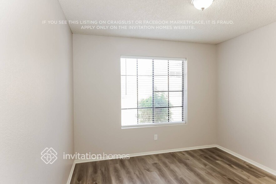 Building Photo - 921 S Val Vista Dr