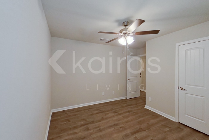 Building Photo - 401 Mango Dr