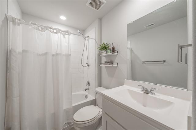 Building Photo - 104 Piping Rock Dr