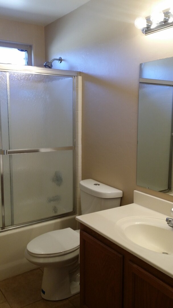 Building Photo - Rita Ranch Beauty ready for Move In Today! 4 bedroom 2 bath Home all Updated!