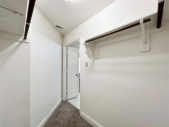 Building Photo - 5000-5002 Villas Dr