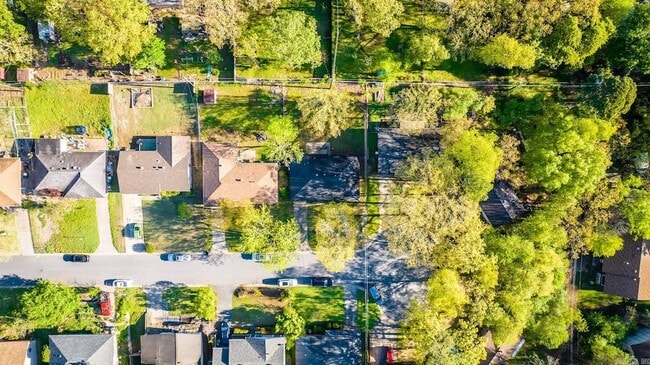 Building Photo - 9720 Brooks Ln