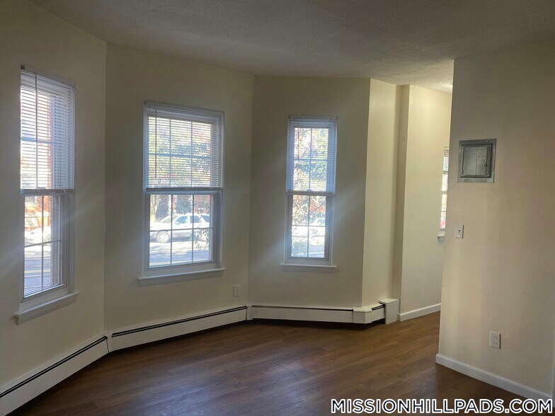 Building Photo - 62 S Huntington Ave