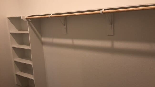 Building Photo - 421 Robin Ct