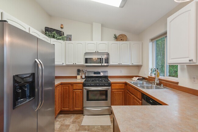 Building Photo - 2538 Mission Hills Dr