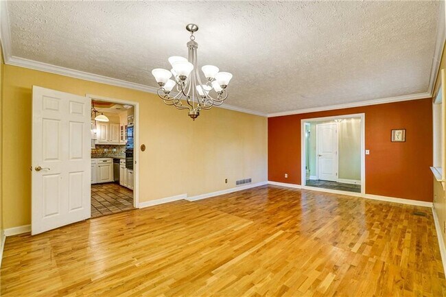 Building Photo - 648 Cativo Dr SW