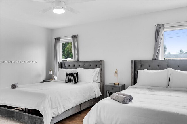 Building Photo - 617 NW 30th Ct