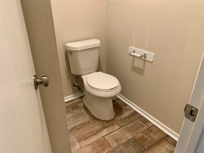 Building Photo - 7739 Bunker Wood Ln